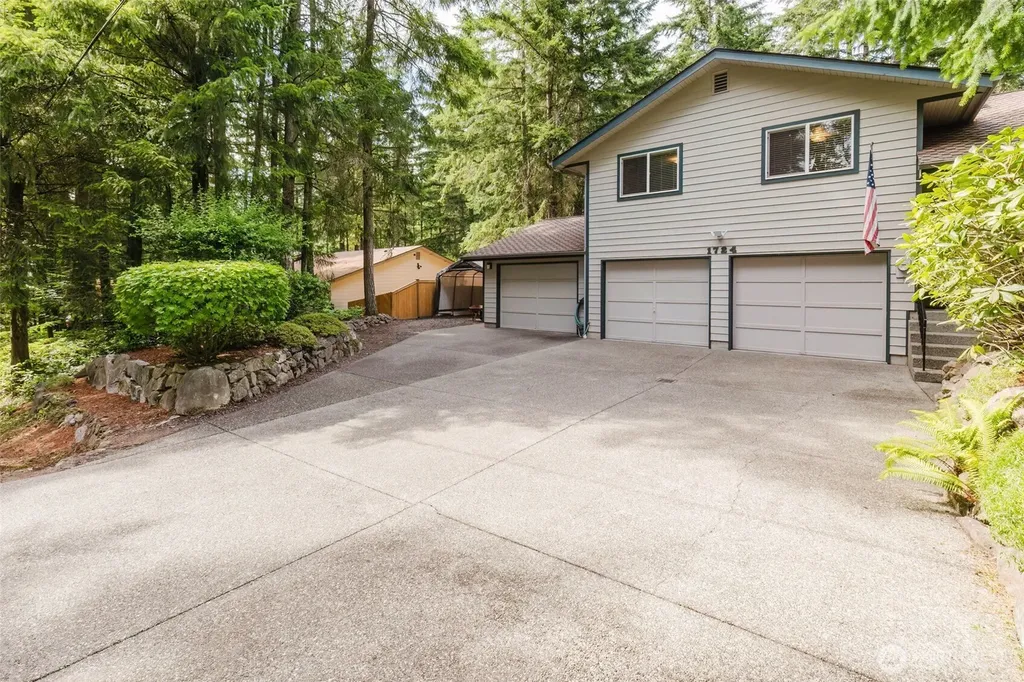 1724 NW Palmer Lane Bremerton WA 98311
