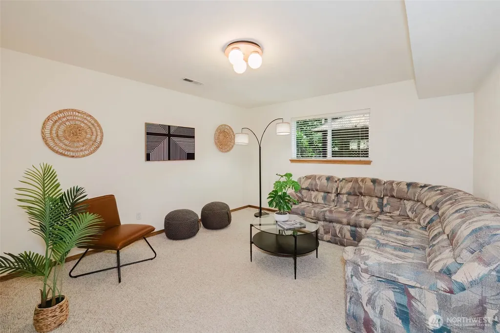 1724 NW Palmer Lane Bremerton WA 98311