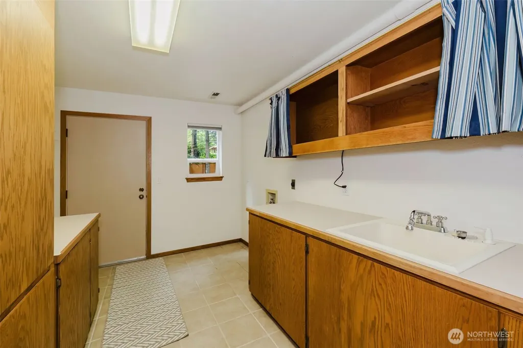 1724 NW Palmer Lane Bremerton WA 98311