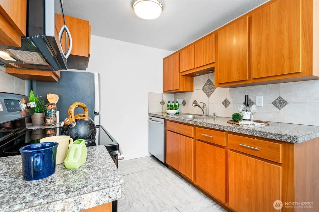 1872 S Central Place Kent WA 98030
