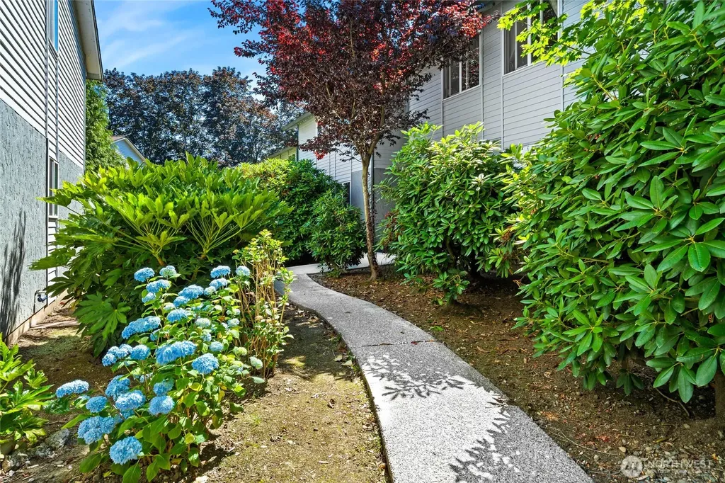 1872 S Central Place Kent WA 98030
