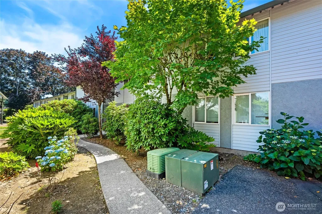1872 S Central Place Kent WA 98030