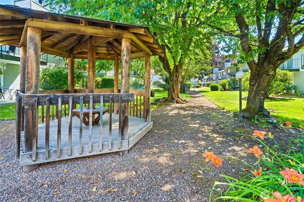 1872 S Central Place Kent WA 98030