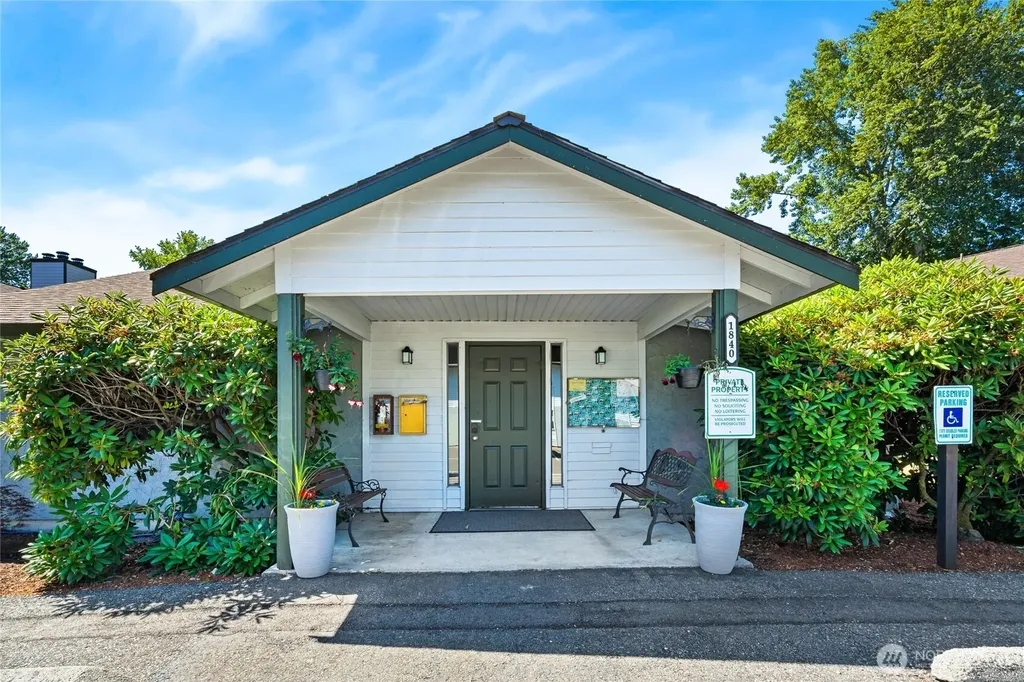 1872 S Central Place Kent WA 98030