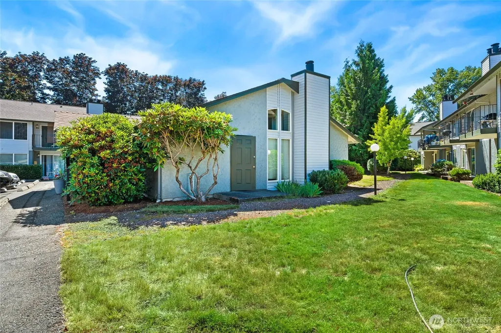 1872 S Central Place Kent WA 98030