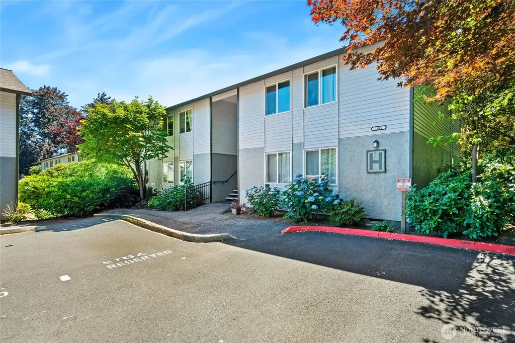 1872 S Central Place Kent WA 98030