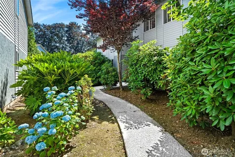 1872 S Central Place Kent WA 98030