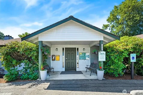 1872 S Central Place Kent WA 98030
