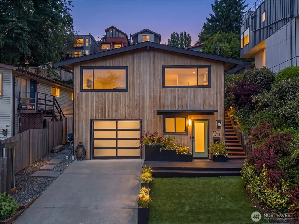 425 26th Avenue E Seattle WA 98112