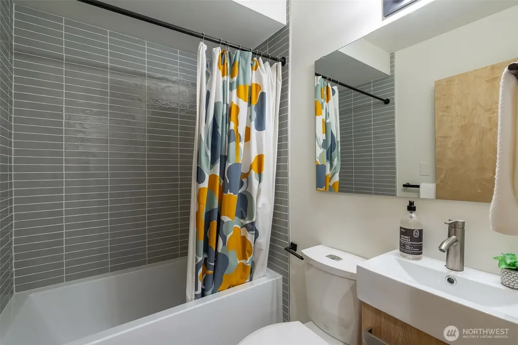 425 26th Avenue E Seattle WA 98112