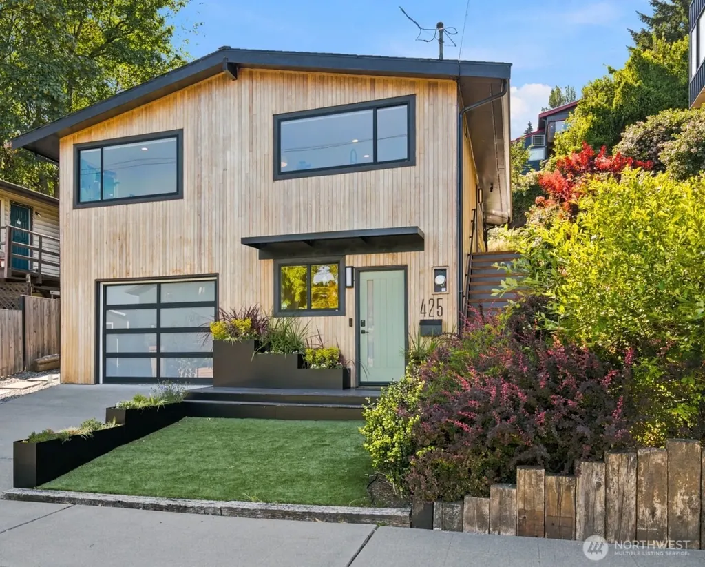 425 26th Avenue E Seattle WA 98112