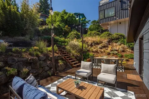 425 26th Avenue E Seattle WA 98112