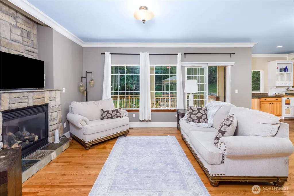 637 Del Guzzi Drive Port Angeles WA 98362