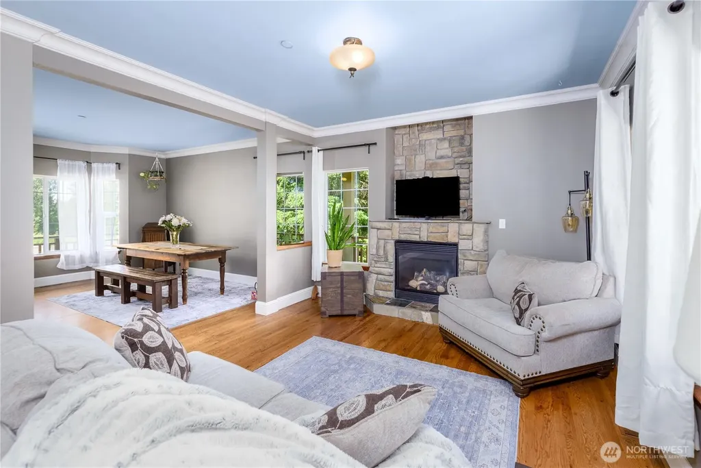 637 Del Guzzi Drive Port Angeles WA 98362