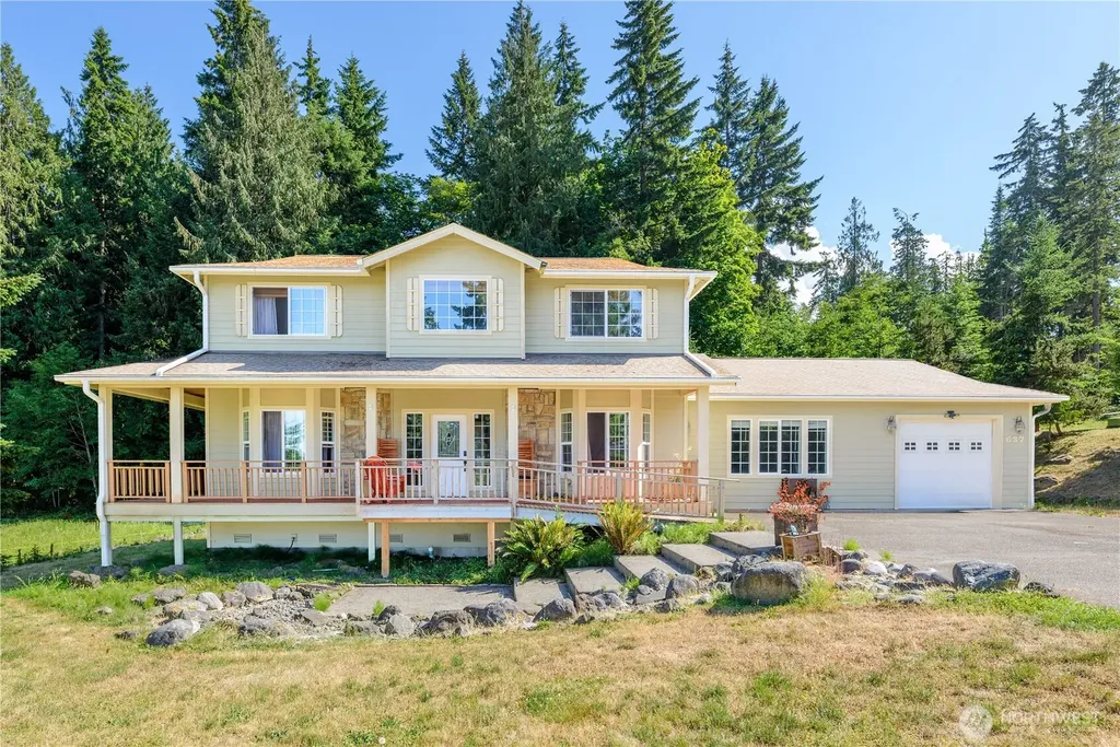 637 Del Guzzi Drive Port Angeles WA 98362