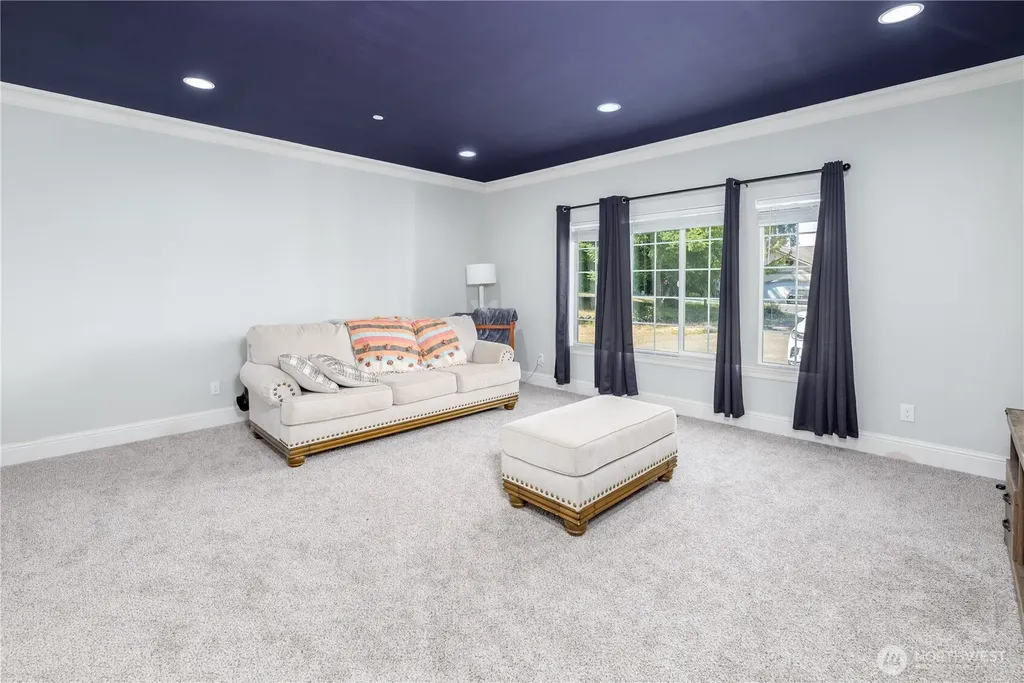 637 Del Guzzi Drive Port Angeles WA 98362