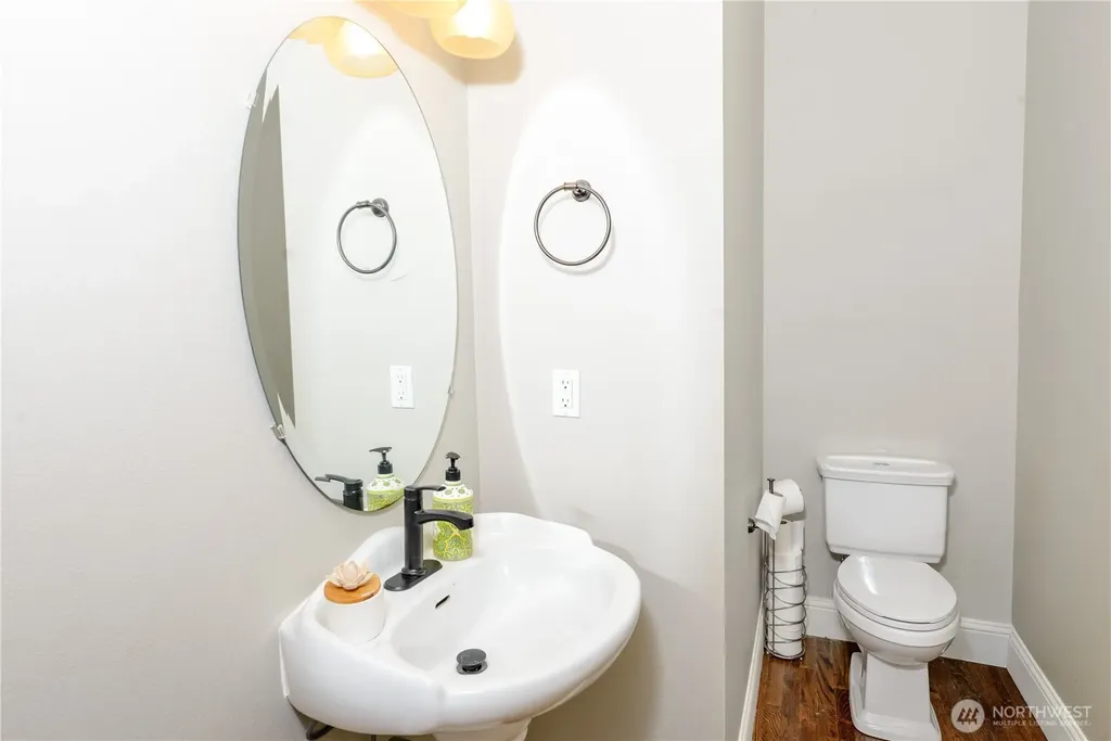 637 Del Guzzi Drive Port Angeles WA 98362