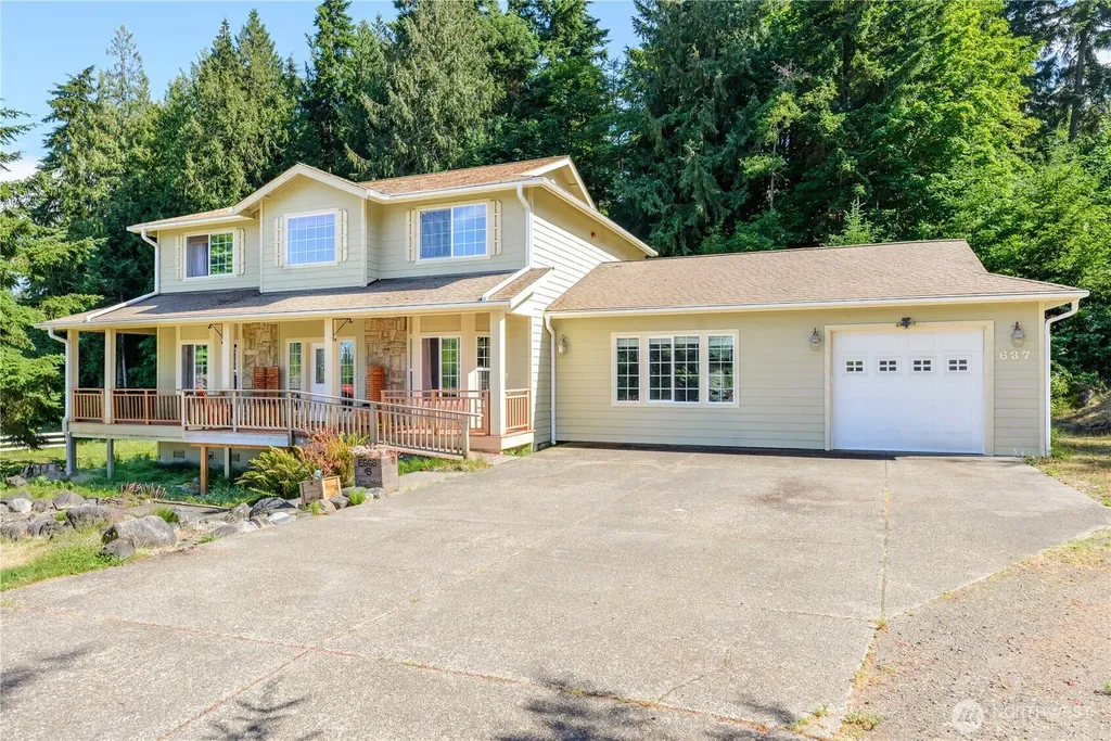 637 Del Guzzi Drive Port Angeles WA 98362