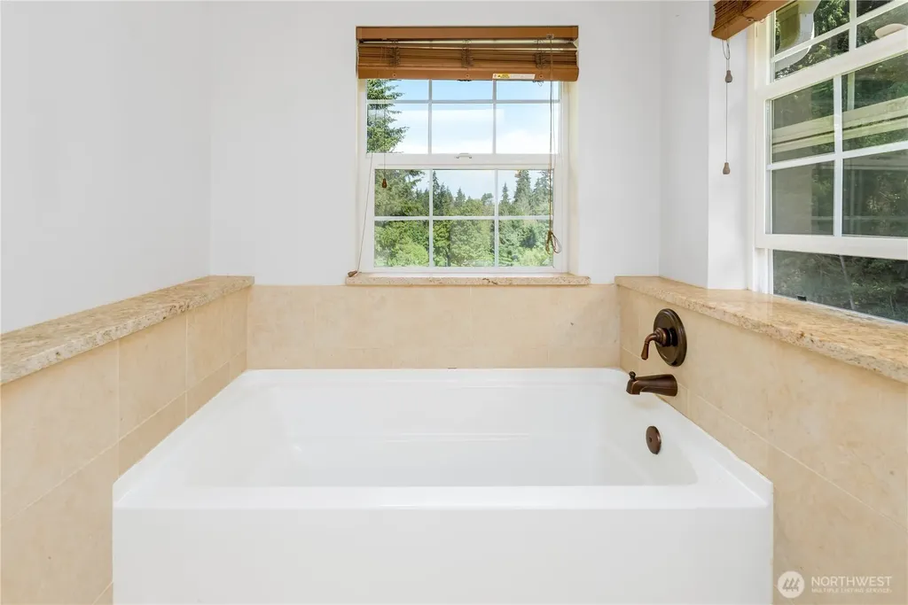 637 Del Guzzi Drive Port Angeles WA 98362