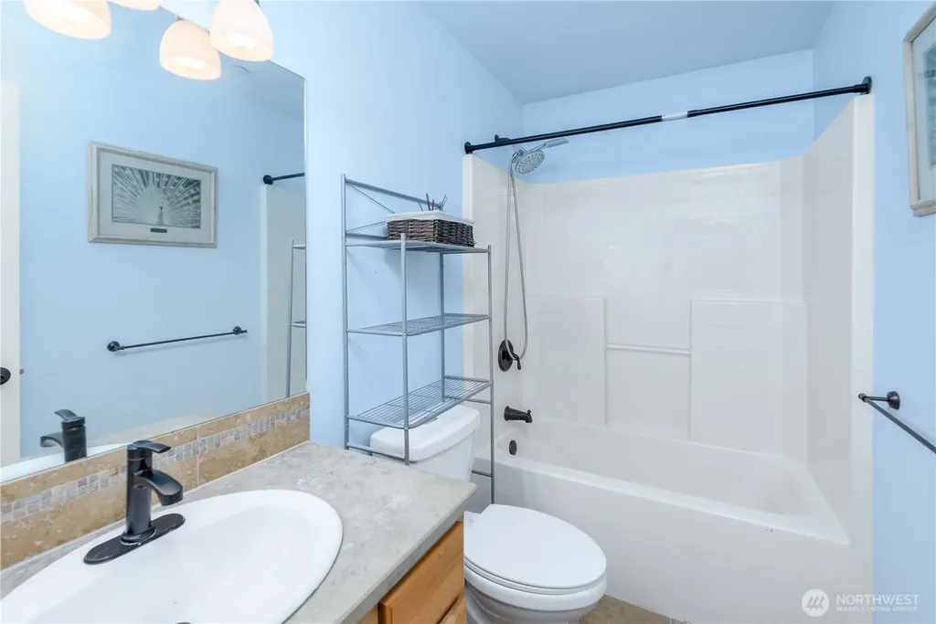 637 Del Guzzi Drive Port Angeles WA 98362
