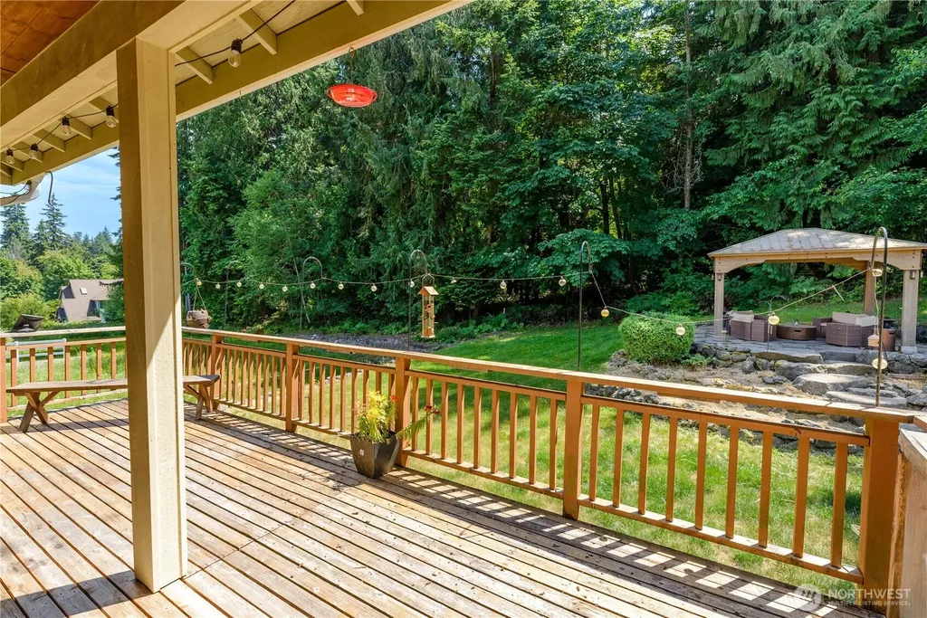 637 Del Guzzi Drive Port Angeles WA 98362