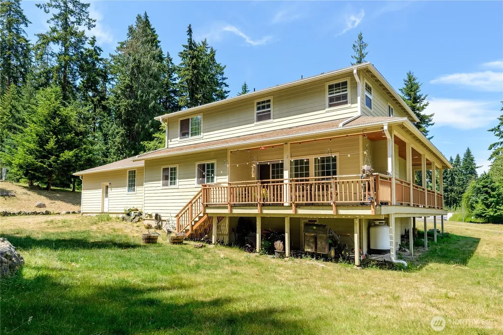 637 Del Guzzi Drive Port Angeles WA 98362