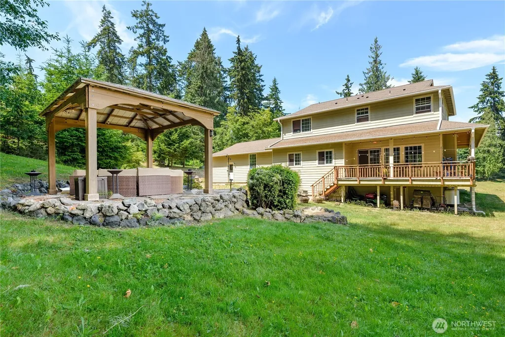 637 Del Guzzi Drive Port Angeles WA 98362