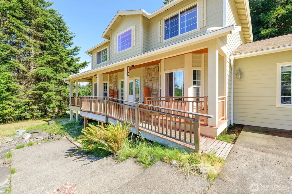 637 Del Guzzi Drive Port Angeles WA 98362