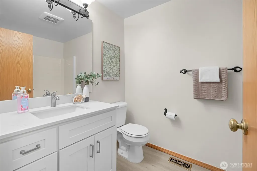 1611 NE Perkins Shoreline WA 98155