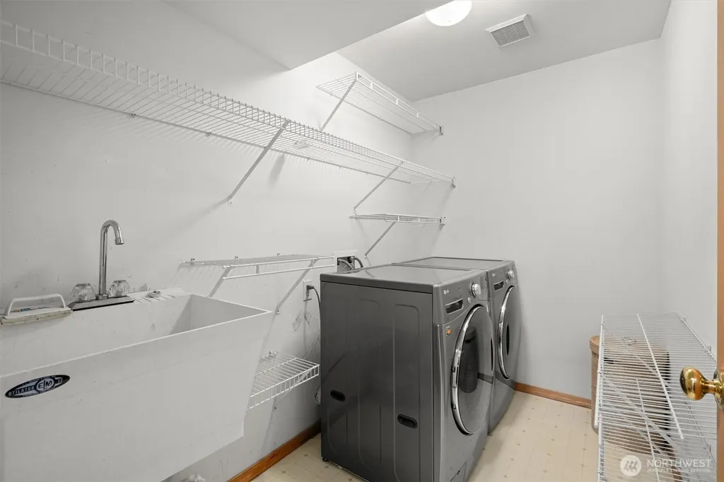 1611 NE Perkins Shoreline WA 98155