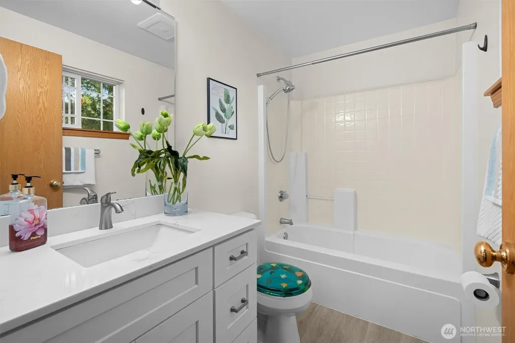 1611 NE Perkins Shoreline WA 98155