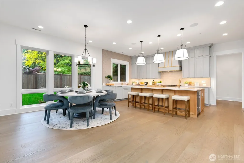 4526 89th Avenue SE Mercer Island WA 98040