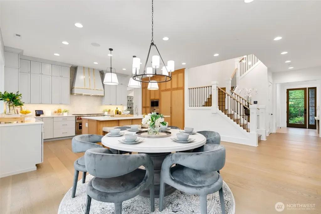 4526 89th Avenue SE Mercer Island WA 98040