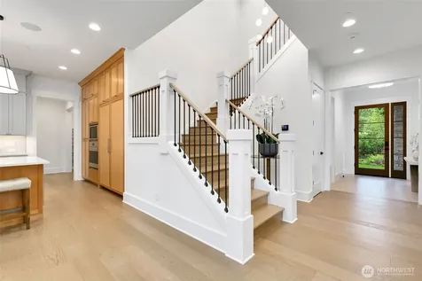 4526 89th Avenue SE Mercer Island WA 98040