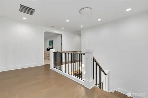 4526 89th Avenue SE Mercer Island WA 98040
