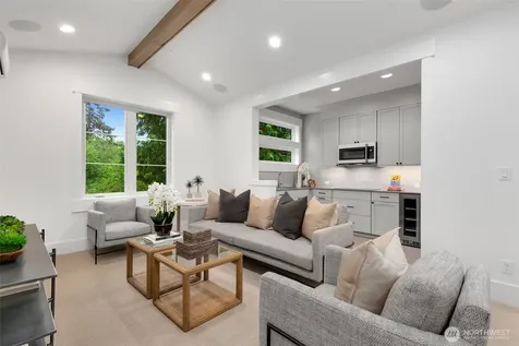 4526 89th Avenue SE Mercer Island WA 98040