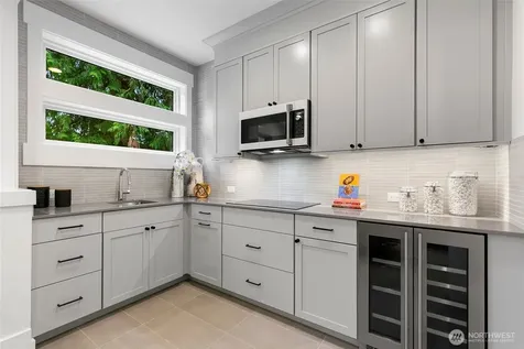 4526 89th Avenue SE Mercer Island WA 98040