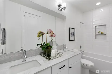 4526 89th Avenue SE Mercer Island WA 98040