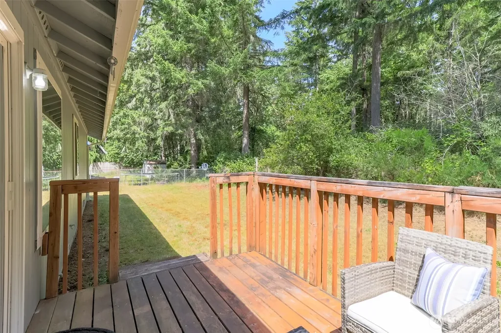 19105 17th St SW Lakebay WA 98349