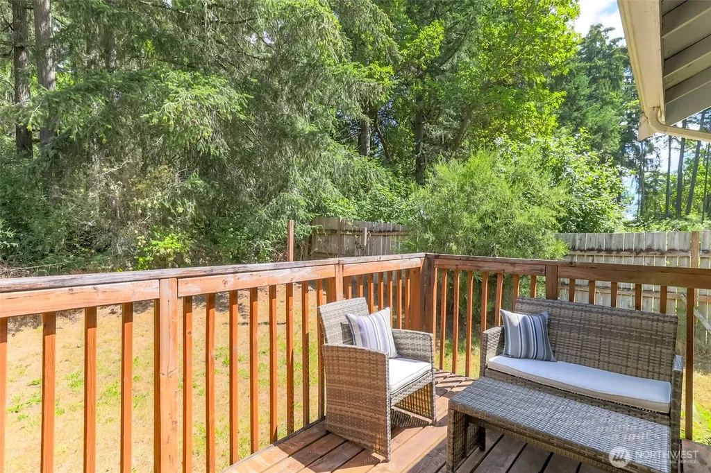 19105 17th St SW Lakebay WA 98349