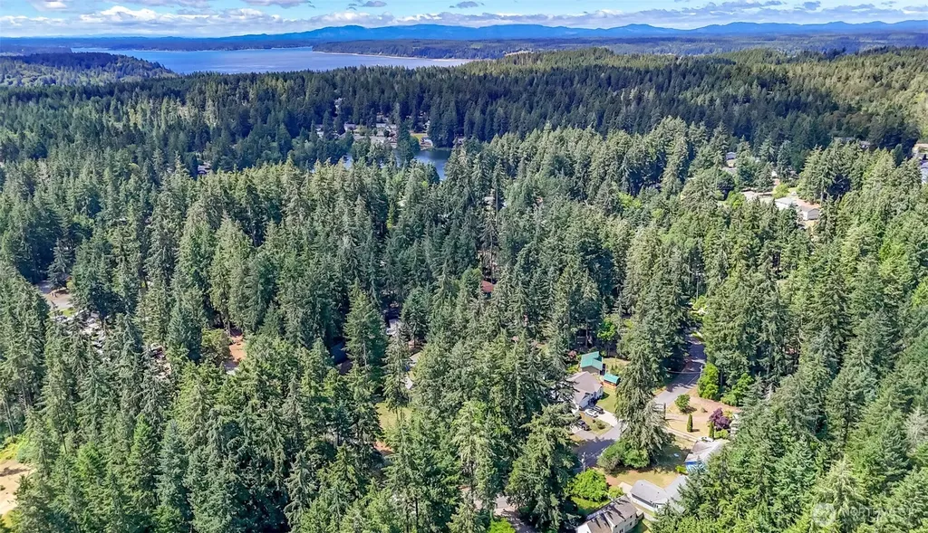 19105 17th St SW Lakebay WA 98349