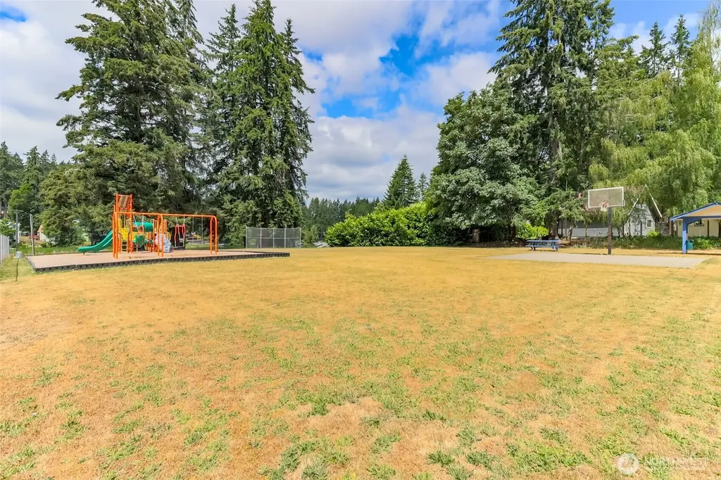 19105 17th St SW Lakebay WA 98349