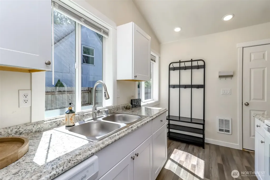 19105 17th St SW Lakebay WA 98349