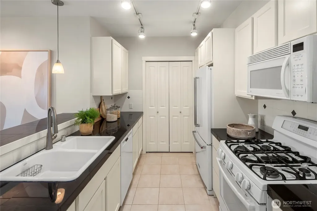 2901 NE Blakeley Street Seattle WA 98105