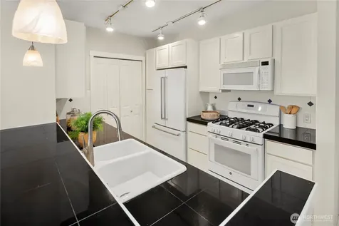 2901 NE Blakeley Street Seattle WA 98105