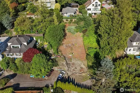 0 58th Place SW Seattle WA 98116