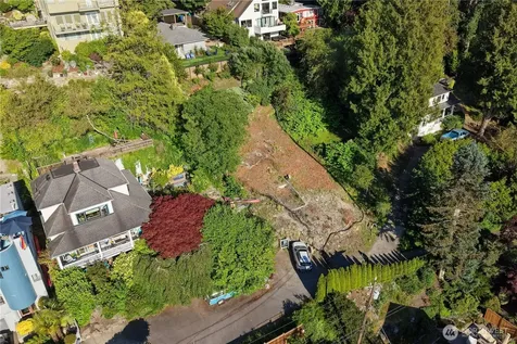 0 58th Place SW Seattle WA 98116