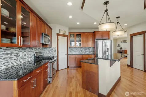 6916 37th Place NE Marysville WA 98270
