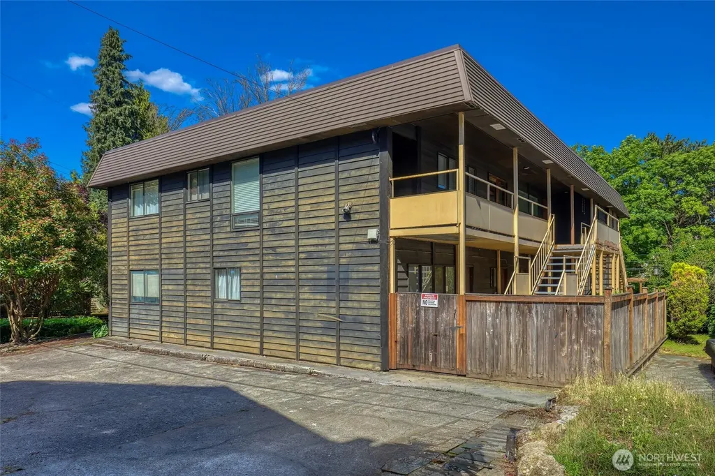 1441 E Aloha Street Seattle WA 98112