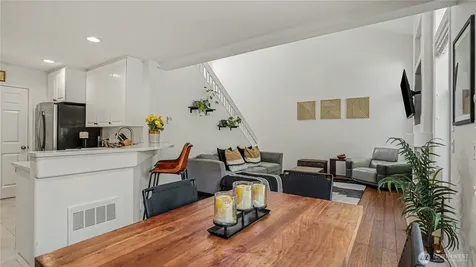 511 Elma Place NE Renton WA 98059